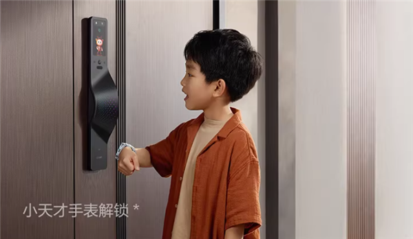 鹿客真AI智能锁V7 Max发布：全球首发隔空充电！无限续航